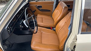 Volvo 145 Sport T28 B18B har renoverats till toppskick. Foto: Bilweb Auctions