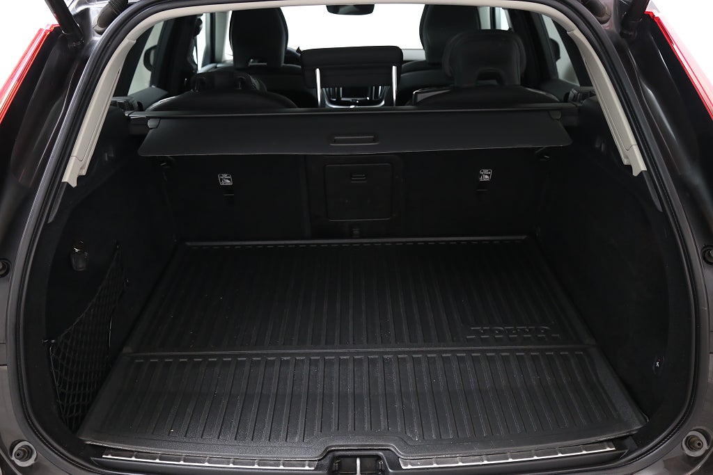 Volvo XC60 Recharge T6 350hk AWD Core Edition Drag Pano Leasbar 2023