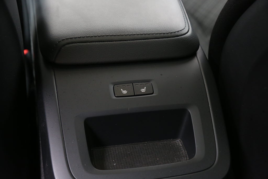 Volvo XC60 Recharge T6 350hk AWD Core Edition Drag Pano Leasbar 2023