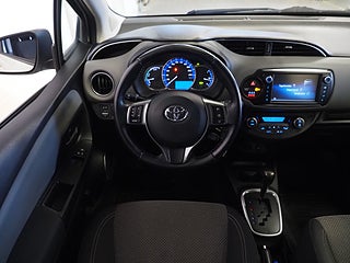 Halvkombi Toyota Yaris 14 av 21