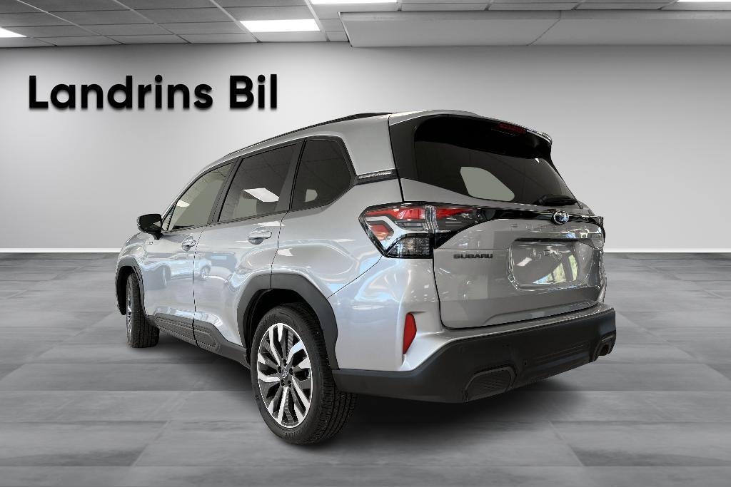 Subaru Forester 2025, photo 6/57