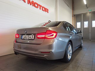 Sedan BMW 330e 7 av 22