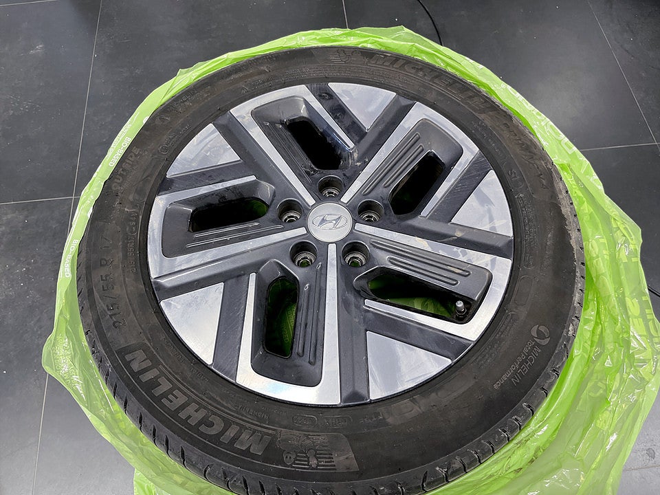 Bild på Hyundai Kona Essential Electric 64kWh Aut B-KAMERA CARPLAY 204hk