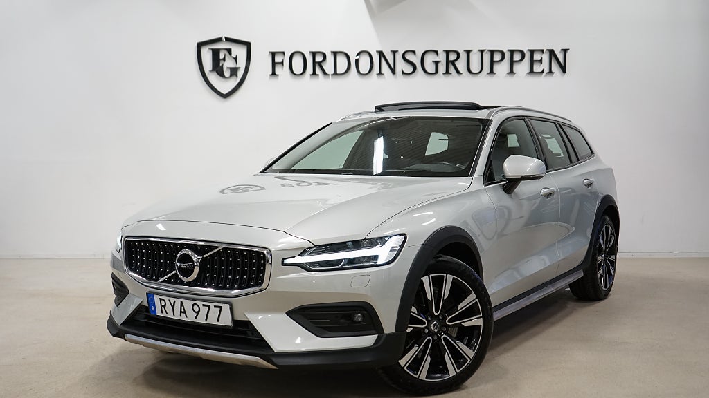 Volvo V60 Cross Country D4 AWD Pro Edition / Panorama / Headup / SE SPEC
