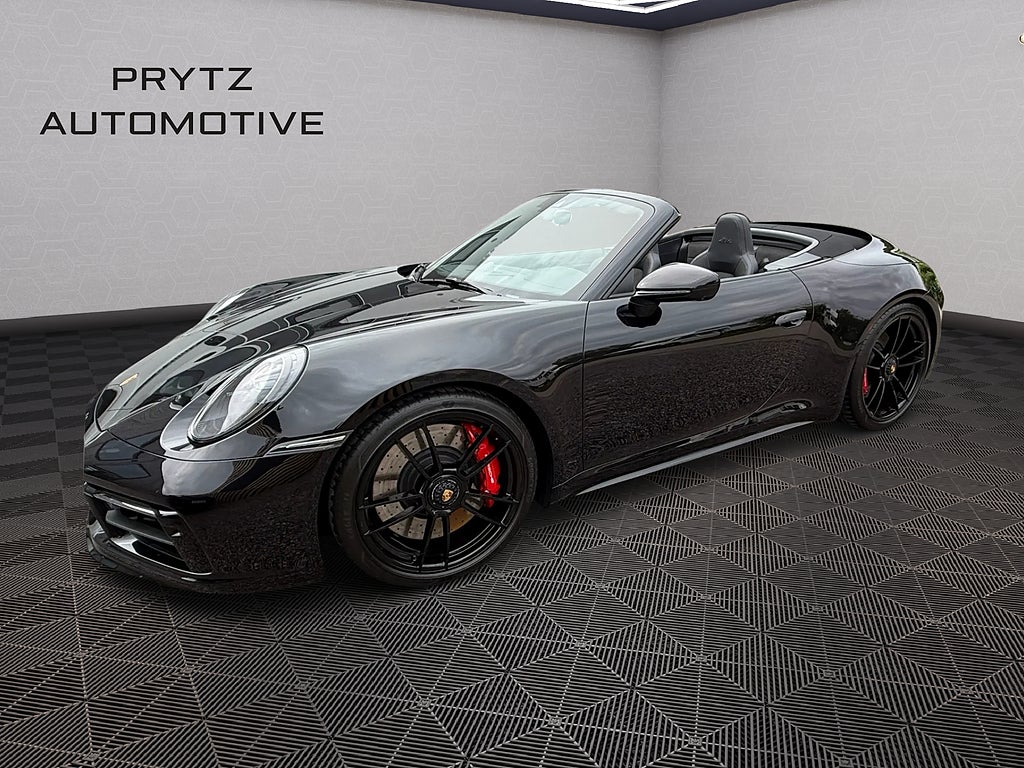 Porsche 992 911 Carrera 4 GTS Cab SportDesign Svensksåld 950 Mil