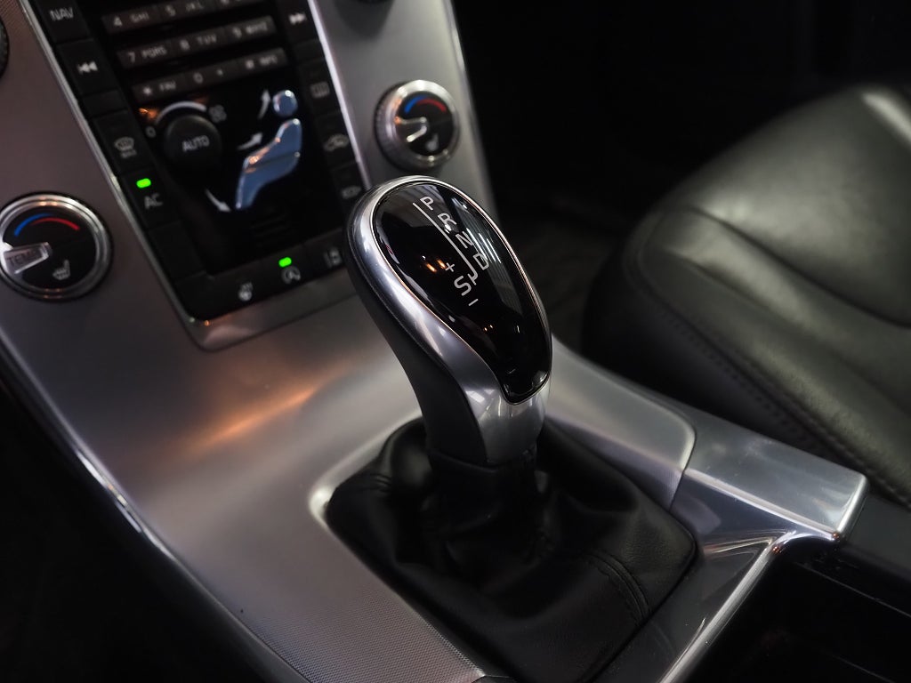 Volvo V60 Cross Country D4 Geartronic 190hk Summum Värmare Skinn P-Sen 2017