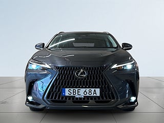 Lexus NX 450h+ Business Plus AWD Kamera Rattvärme Navi Elstolar – bild 2