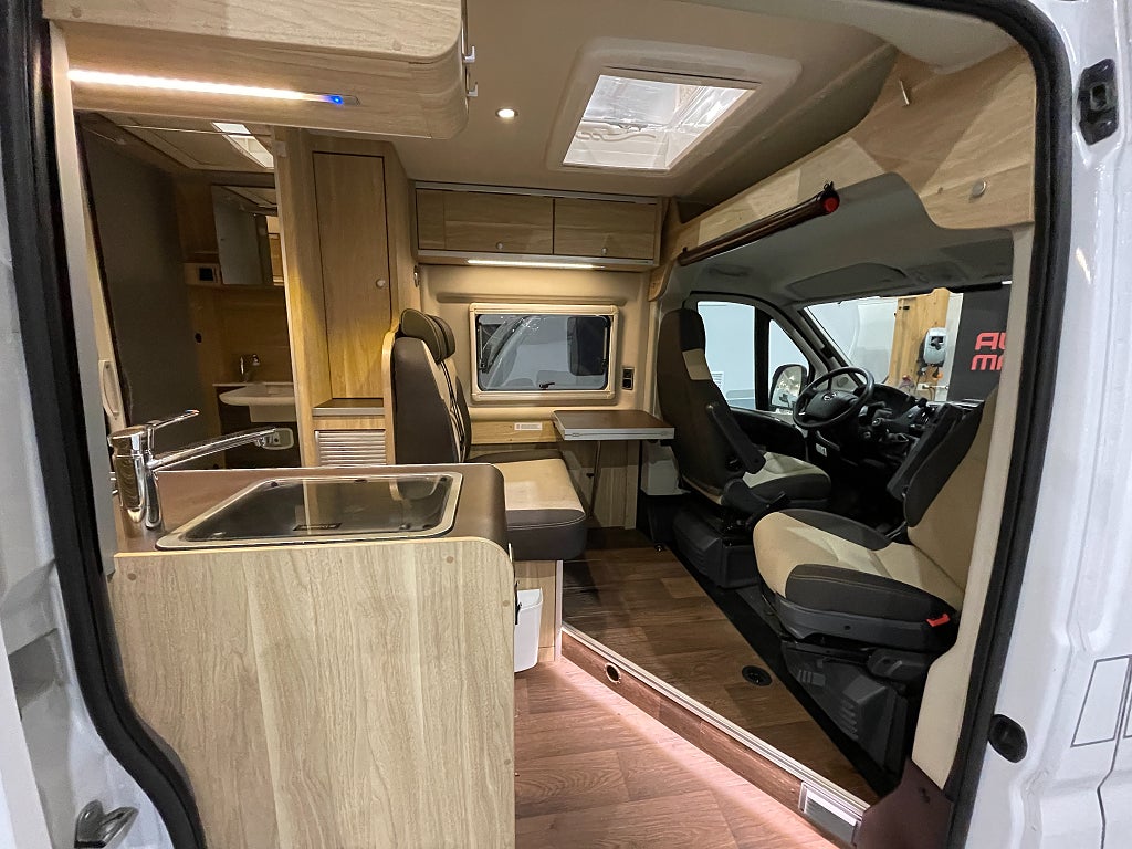 Hymer Grand Canyon / Solcell / B-körkort / Plåtis / Markis - Hymer