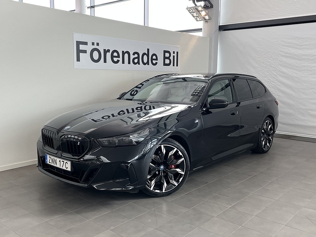 BMW i5 eDrive40 Touring M Sport Pro Drag B&W Panorama