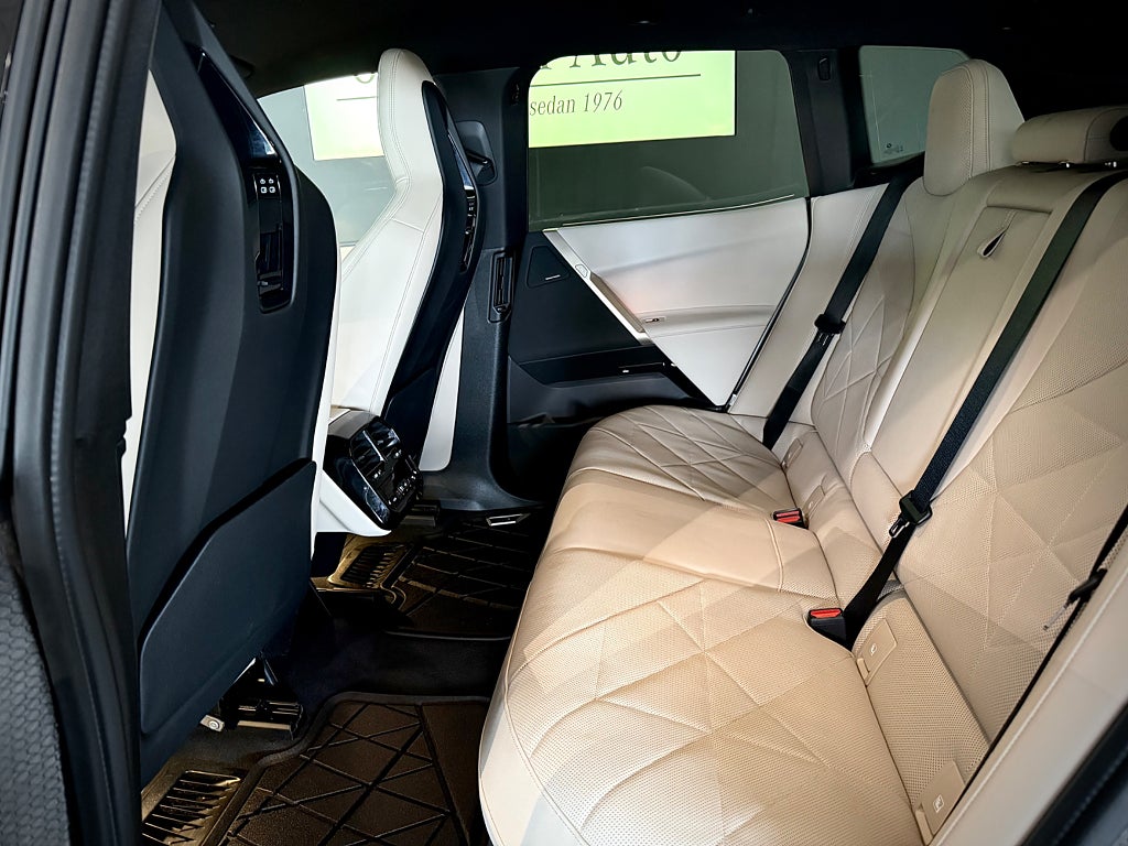 BMW iX xDrive40 Comfort Sport line 326 hk - bild 7