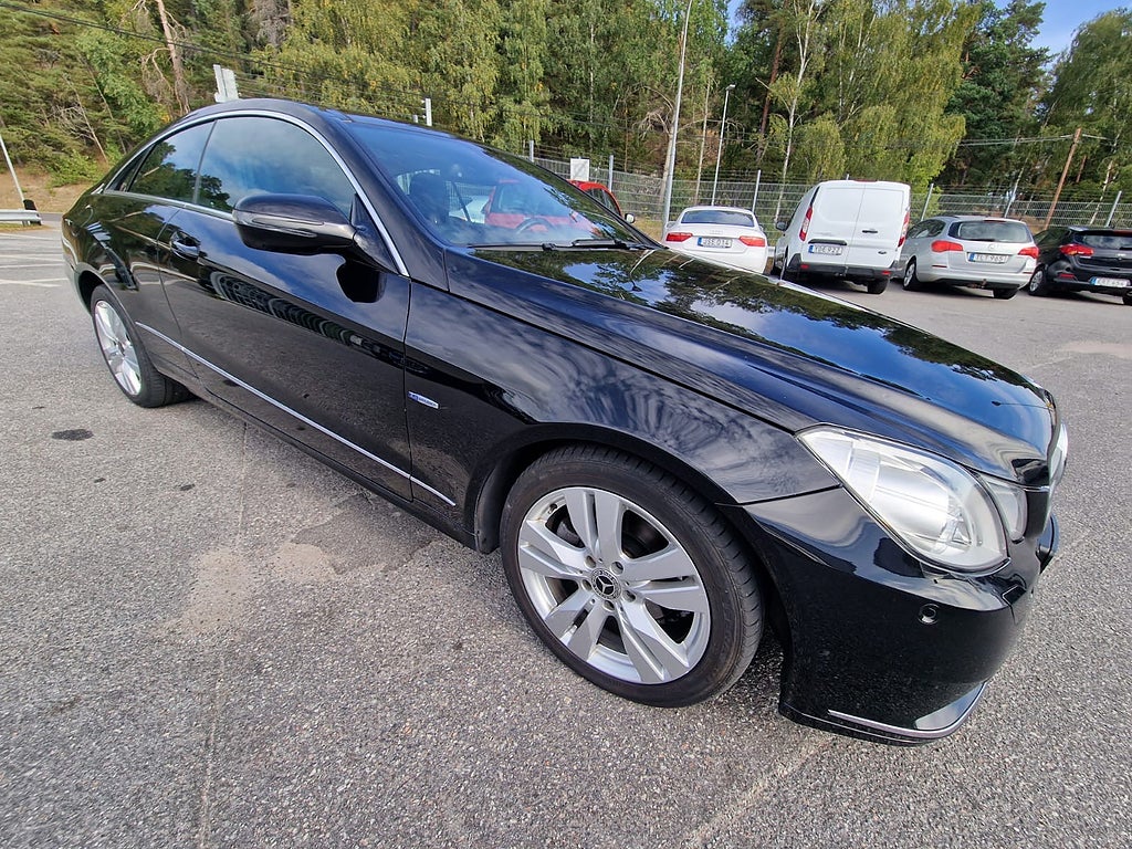 Mercedes-Benz E 250 Coupé 204hk 14300 mil Panorama Nyservad Vävårdad 