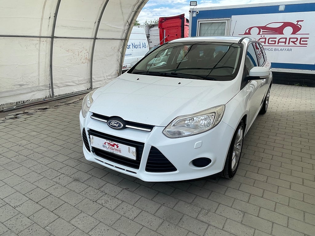 Ford Focus 1.6 TDCi Trend NYSERVAD NYKAMREM NYBES M-VÄRM BLUETOOTH