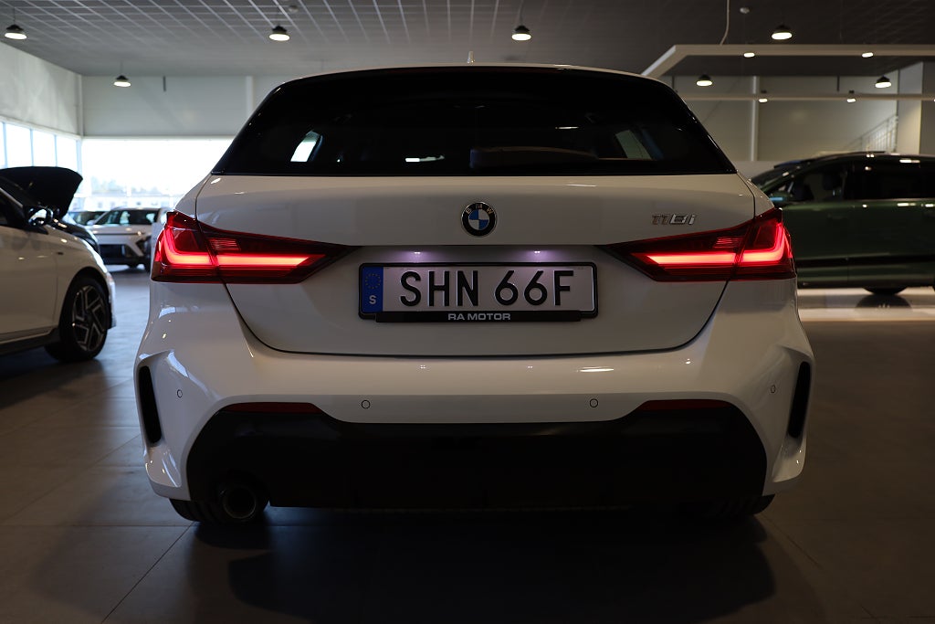 BMW 118I Steptronic M Sport Navi PDC CarPlay Rattvärme Laptimer 2022