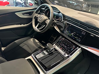 SUV Audi Q8 5 av 18