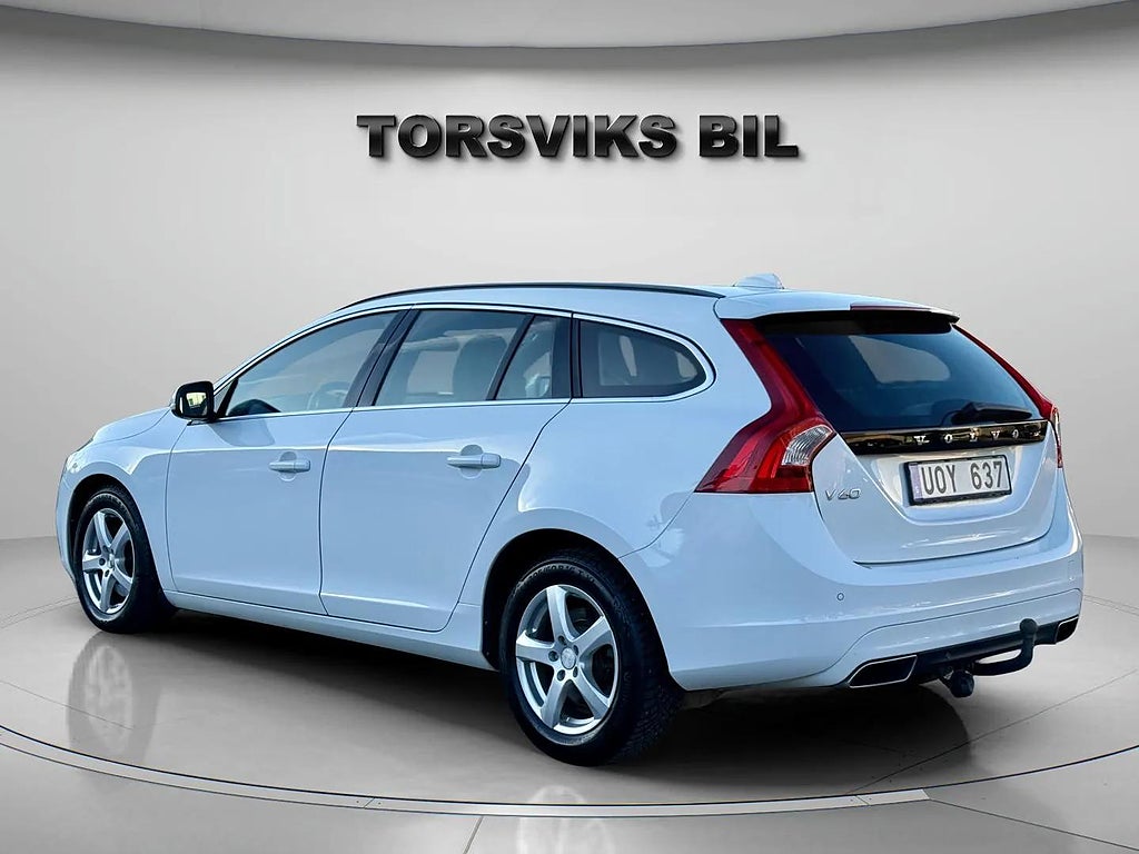 Volvo V60 D4 AWD Geartronic Dragkrok Nyservad V-hjul Värmare Hemleverans - miniatyr 4