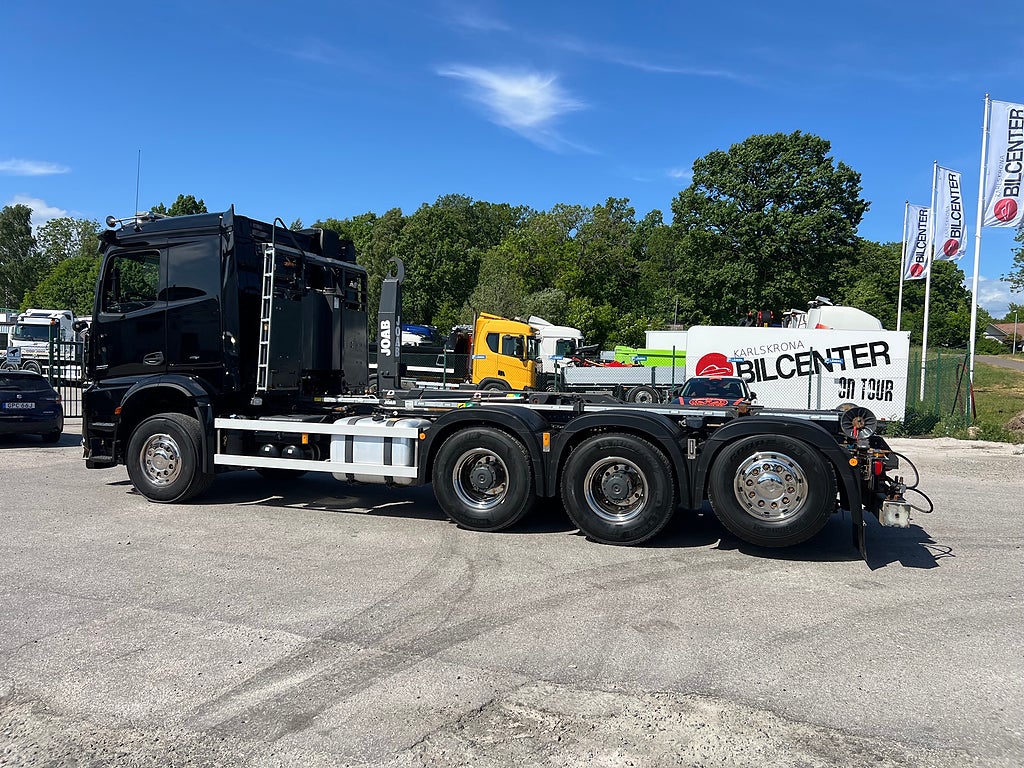 Mercedes-Benz Arocs 3251 Tridem Lastväxlare, Fullt Plogutrustad