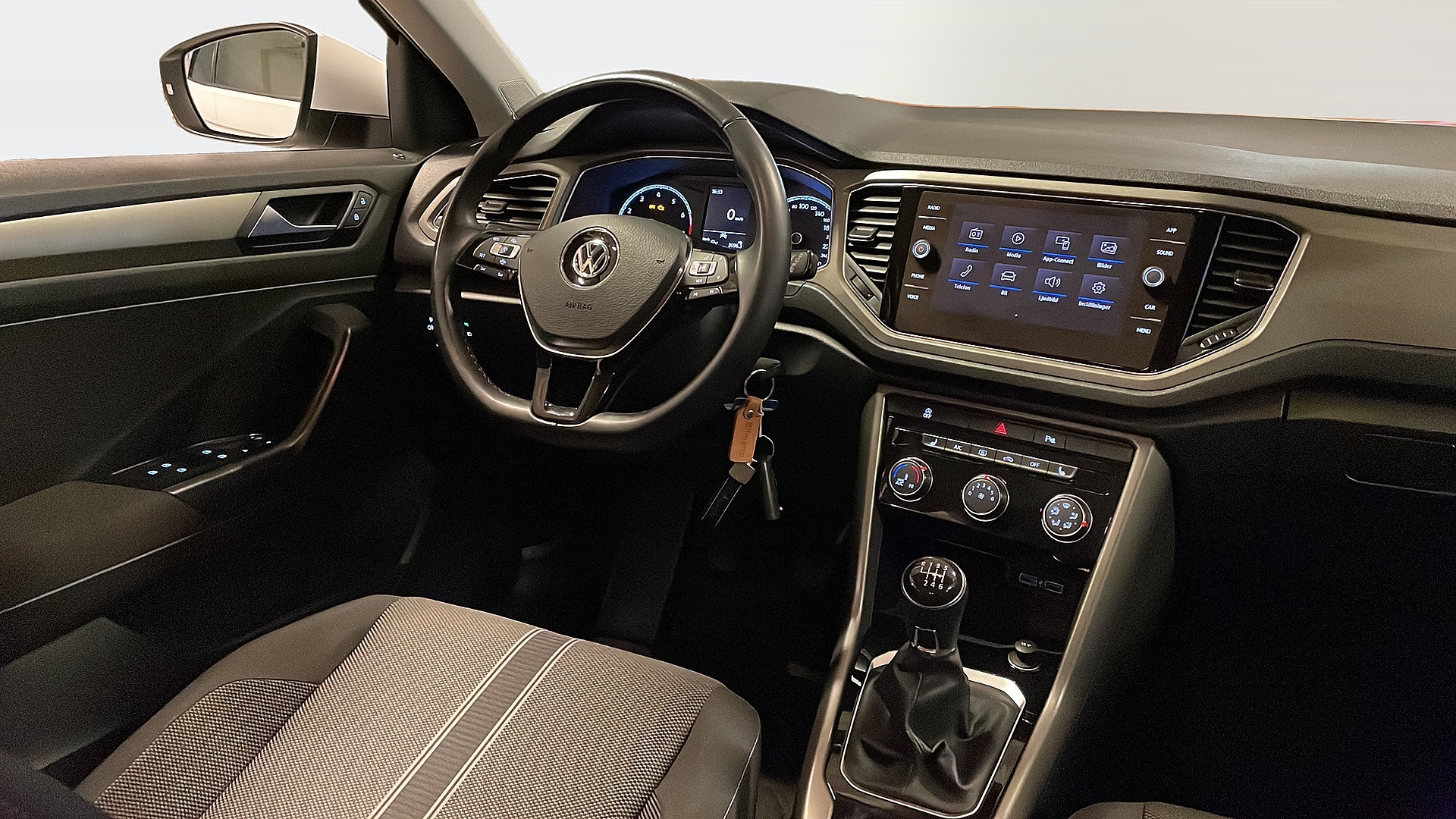 Volkswagen T-Roc 1.0 TSI 115 HK R-LINE 2020, photo 2/43