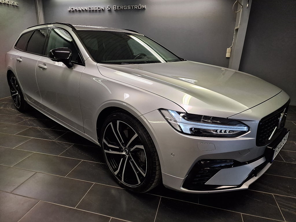 Volvo V90 Recharge T8 AWD R-Design / Pano / B&W / Skinn / 360