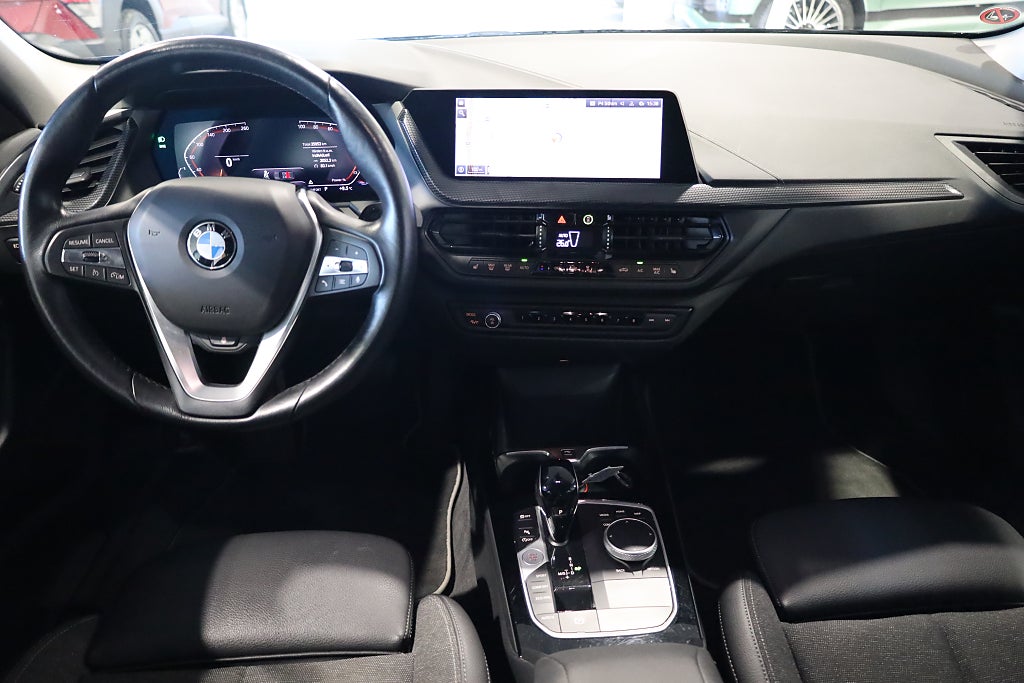 BMW 118I Sportline AUT Navi CarPlay PDC Rattvärme 2022