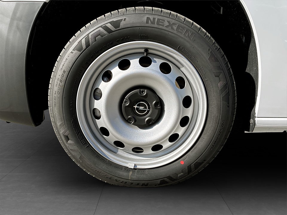 Bild på Opel Combo 130hk Aut L2 - EDITION! VÄRMARE & DRAGKROK INGÅR!