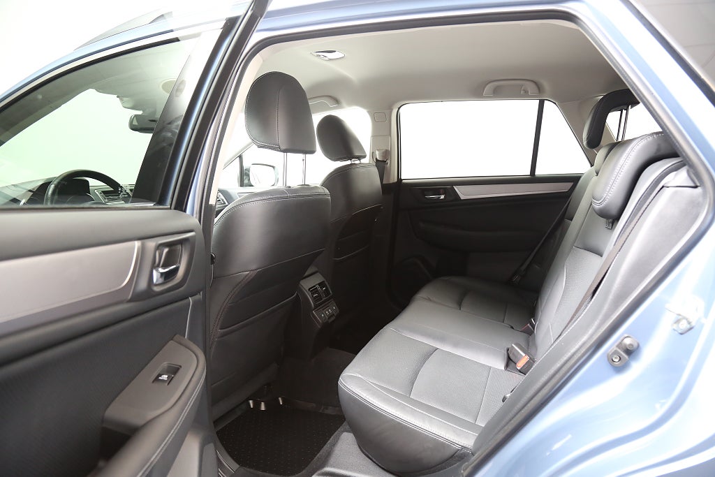 Subaru Outback 2,5i 175hk Ridge AWD Aut Skinn Motorv Drag Bränslev 2019