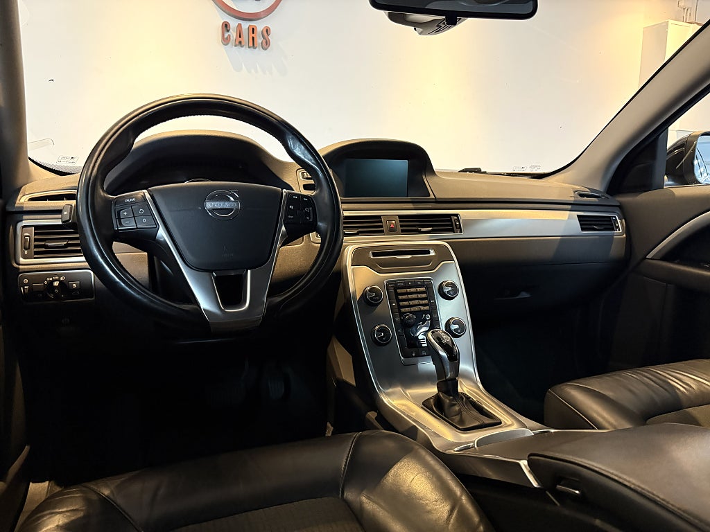Volvo V70 D2 Geartronic MOMENTUM DRAGKROK FULLSERVAD RATTVÄRME