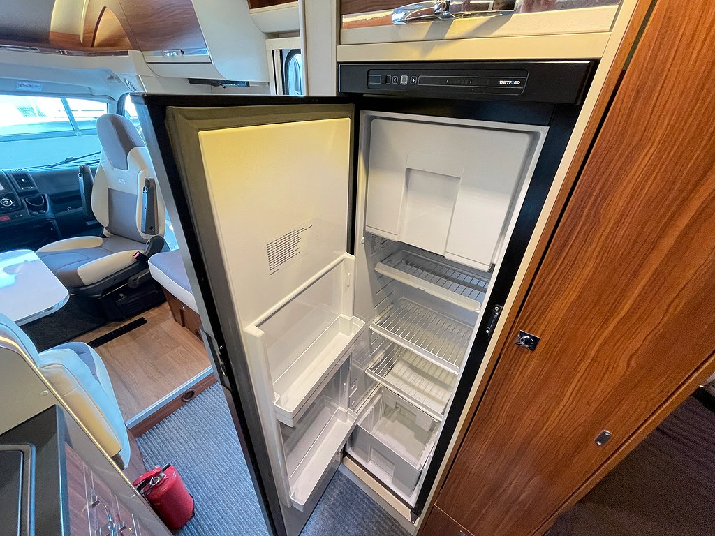Adria Coral 670 SLT /Solcell/Badrum bak/Ugn/Fint skick/L-bädd - Adria
