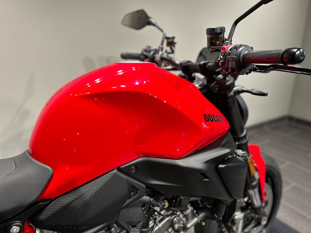 Ducati Monster V2 Plus DQS/ Termignoni slip-on / Endast 214 mil!