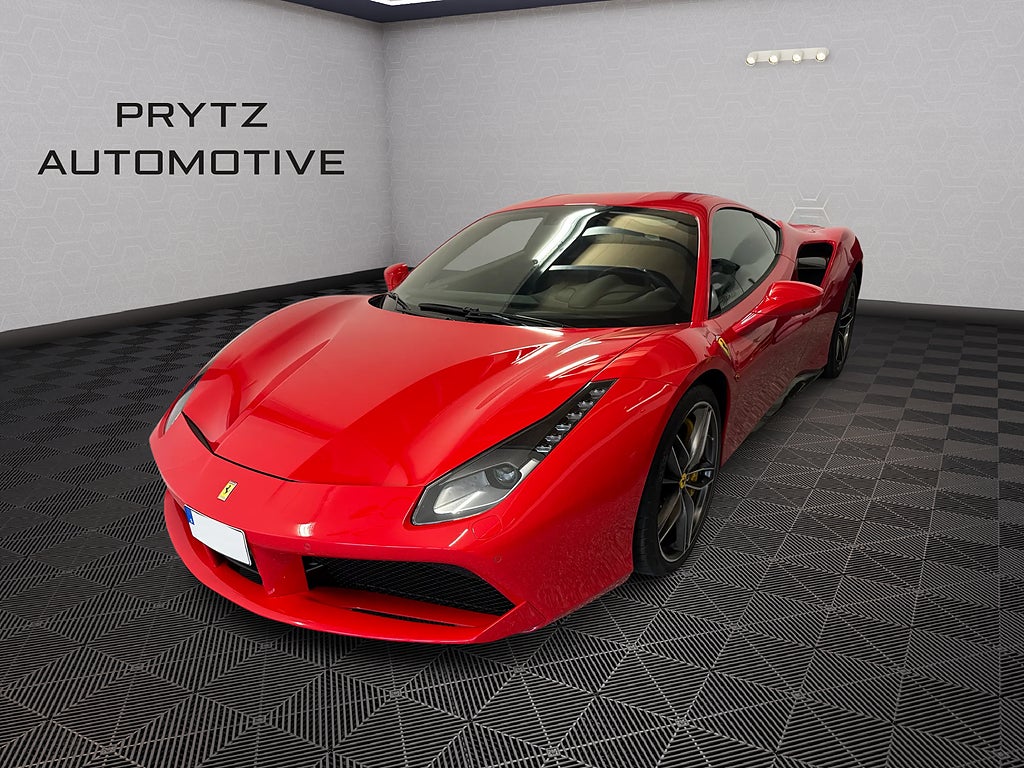 Ferrari 488 GTB 2350 Mil / Racing Seats / Kolfiber / Lift / IPE Avg