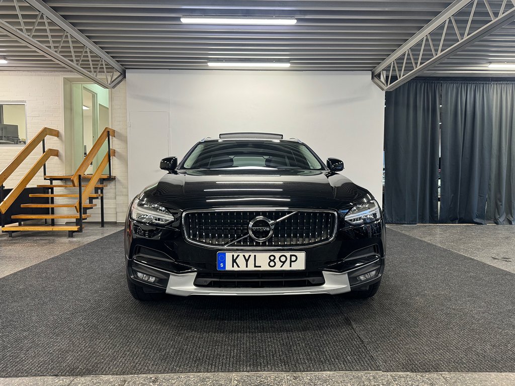 Volvo V90 Cross Country D4 AWD PANO HuD NAVI FULLUTR SE SPEC