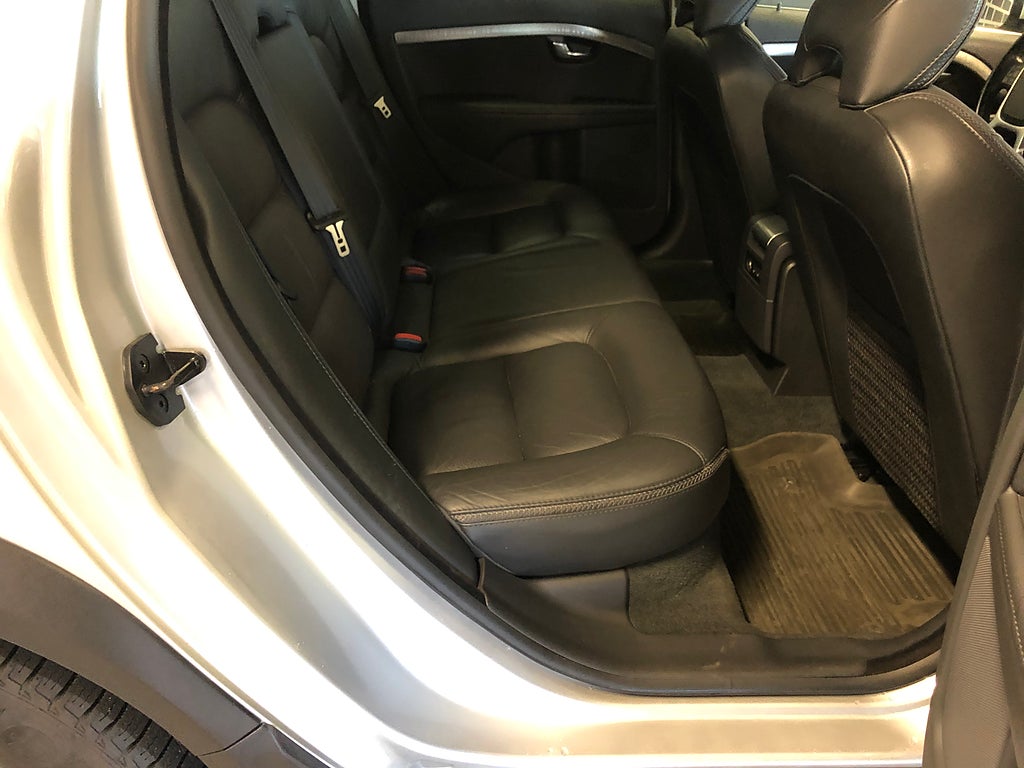 VOLVO XC70 D5 SUMMUM 205 ch BVA AWD - 1ERE MAIN - CUIR - ATTELAGE - 167500 KM
