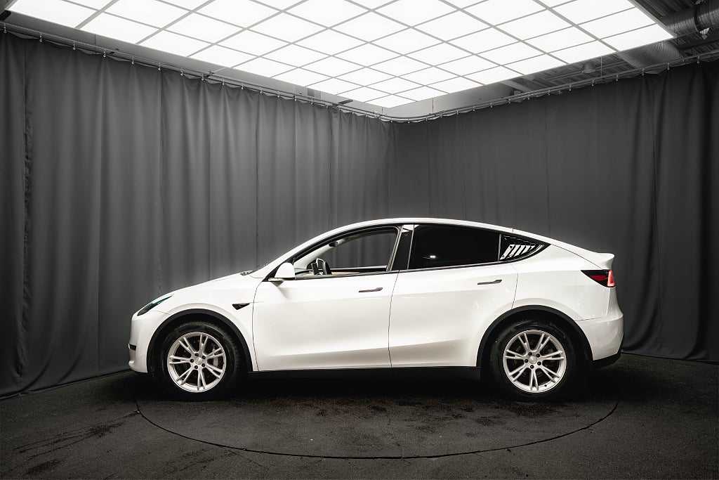 Tesla Model Y Long Range AWD DRAG PANO LÄDER KAMERA 1-ÄGARE MOMS
