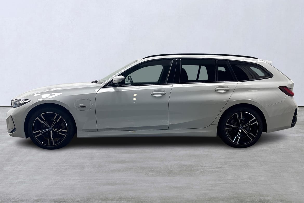 BMW 330 E Touring M-Sport 292hk 2023, bild 2/10