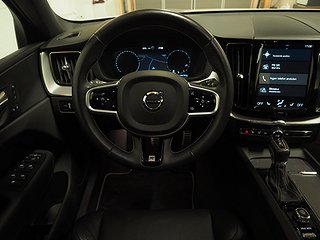 SUV Volvo XC60 12 av 24