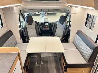 Husbil-halvintegrerad Adria CORAL PLUS 670 DC 14 av 28