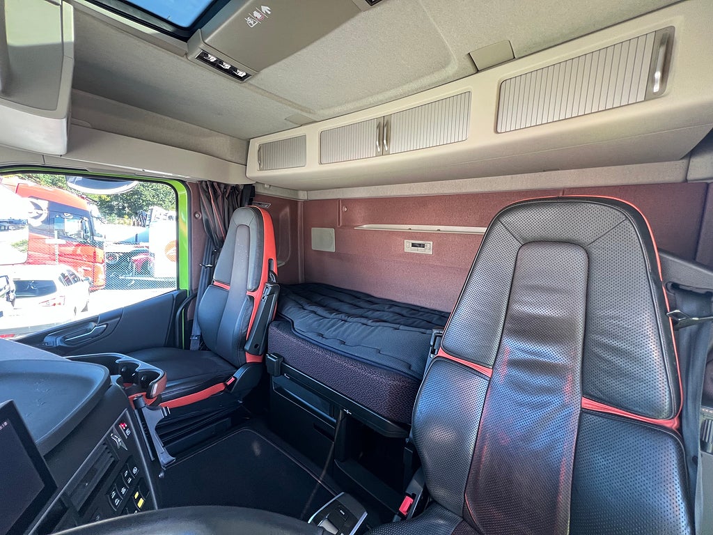 Volvo FH16 550 8x4*4 Tridem Tippbil I-See, Fullutrustad