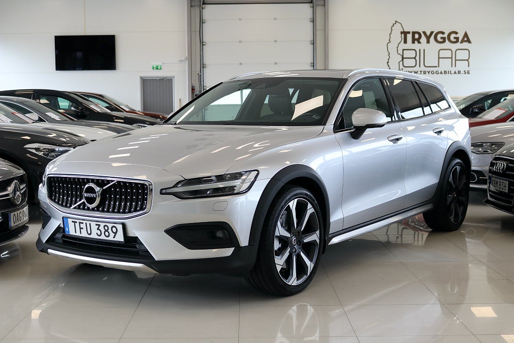 Volvo V60 Cross Country B4 AWD/Drag/GPS/Skinn/Pano/H-K/VOC/B-kam/HUD/MOMS/SeUtr