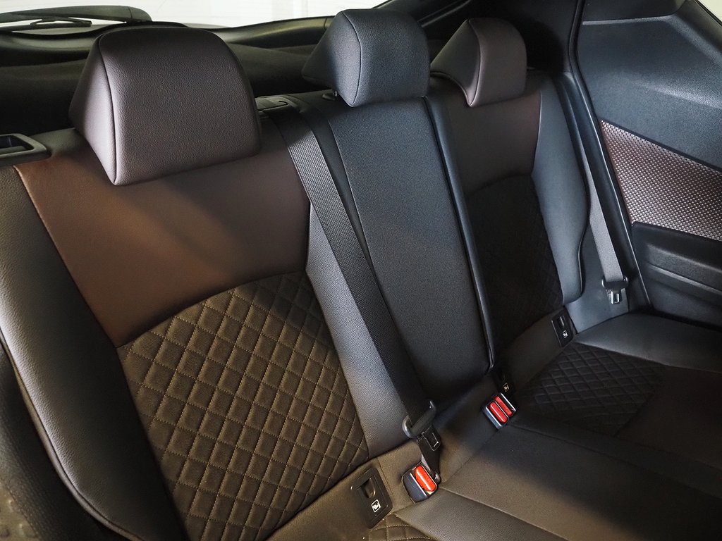 Toyota C-HR Hybrid CVT Executive Drag M-Värm JBL Kamera 2017
