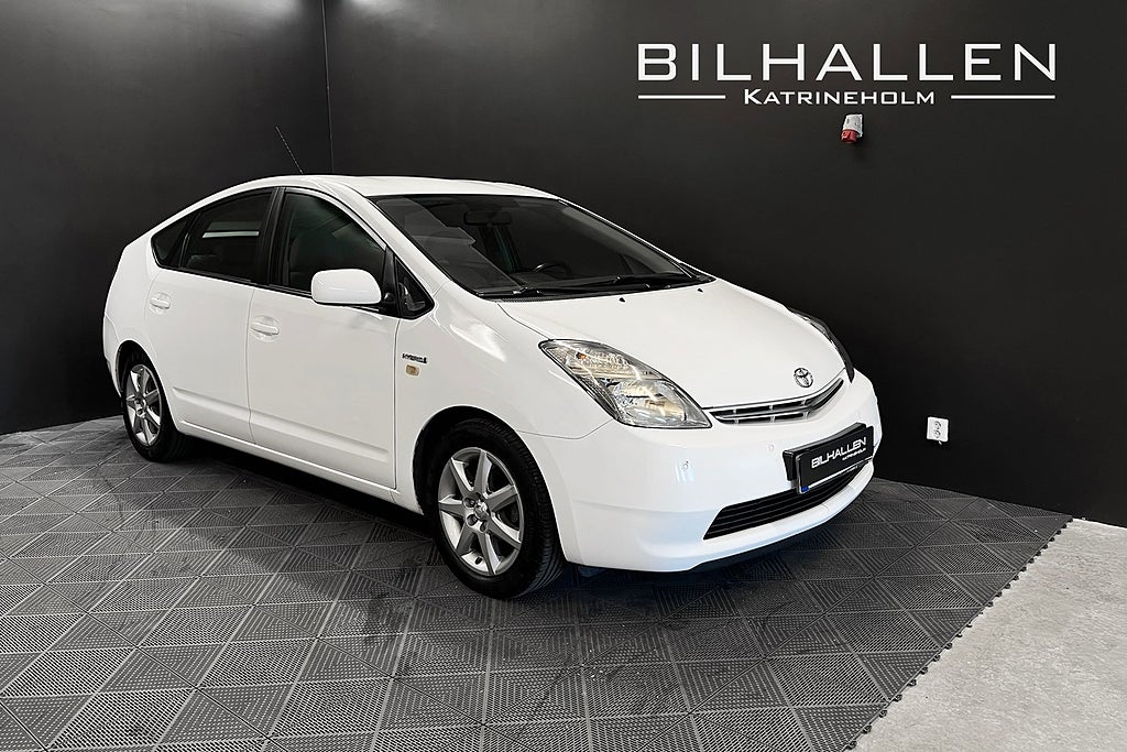 Toyota Prius 1.5 VVT-i + 3CM CVT P-Sensor Fram & Bak Ny servad SoV
