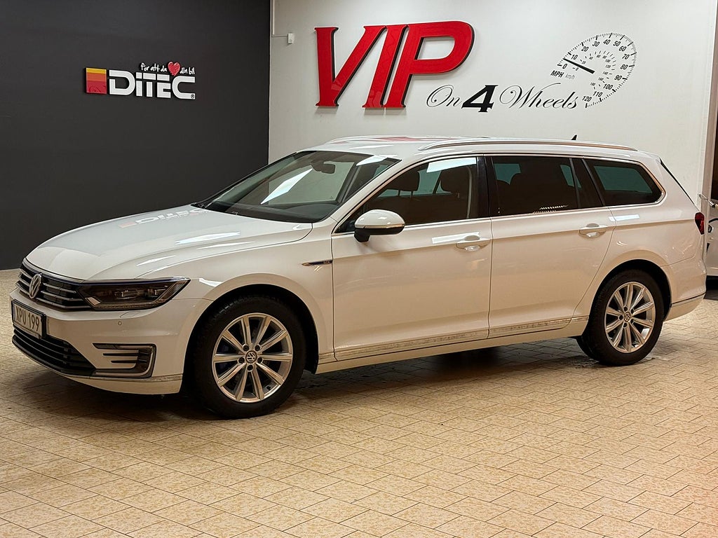 Volkswagen Passat GTE 1.4 (218hk) TSI ACT Drag Värmare Apple-Carplay