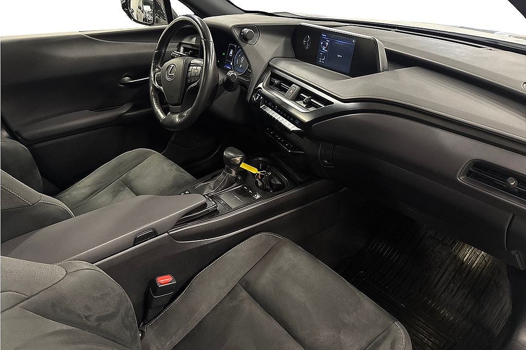 Lexus UX UX250H CVT 178HK, 3 brukare