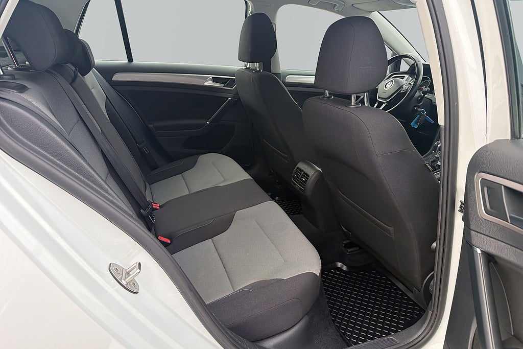 Volkswagen E-Golf 2015