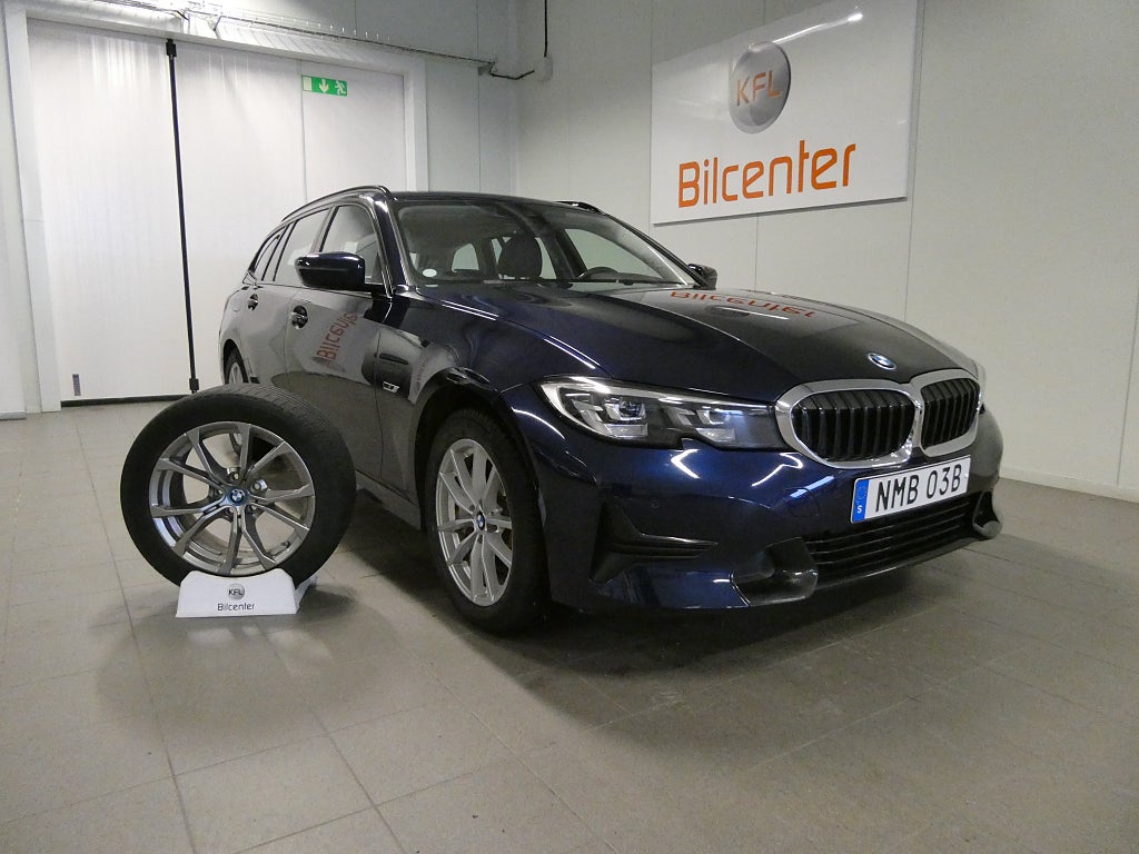 BMW 330e xDrive Sport line*JANUARIREA*Drag-Navi-CockPit-Värmare-SoV