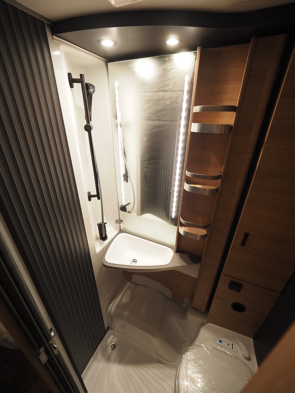 Knaus L!ve Ti Platinum Selection 650 MEG Markis I 3500kg 2026