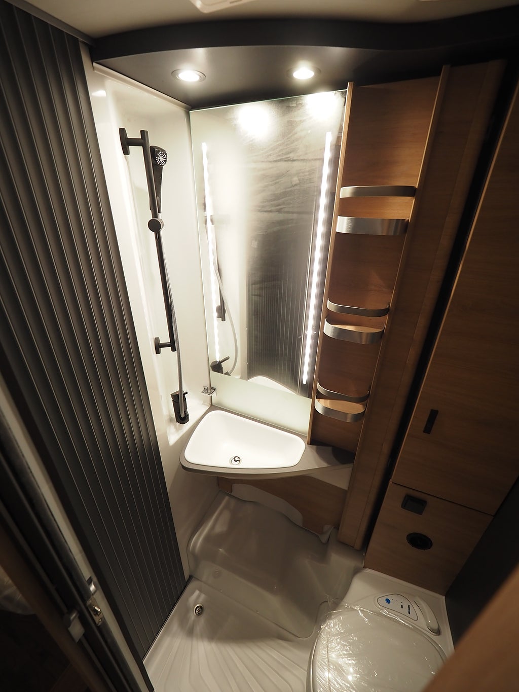 Knaus L!ve Ti Platinum Selection 650 MEG AUT I Markis I 3500kg