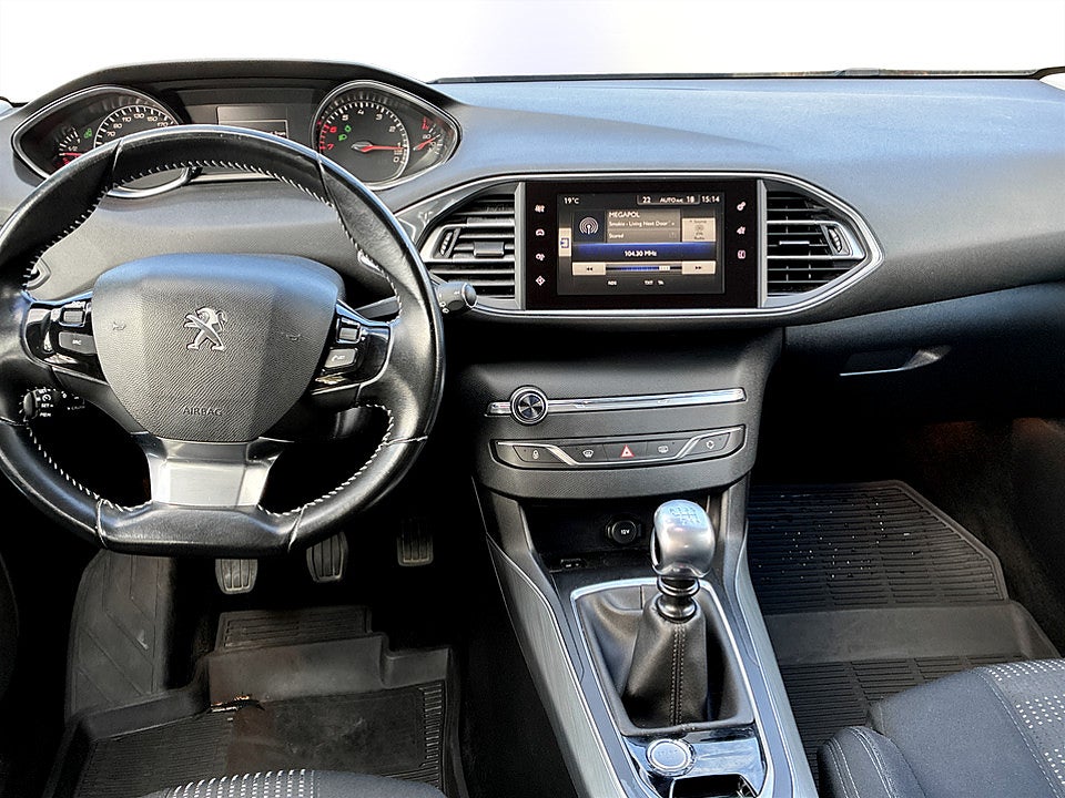 Bild på Peugeot 308 5D Allure 1.2 PT 130hk P-SENSORER DRAG