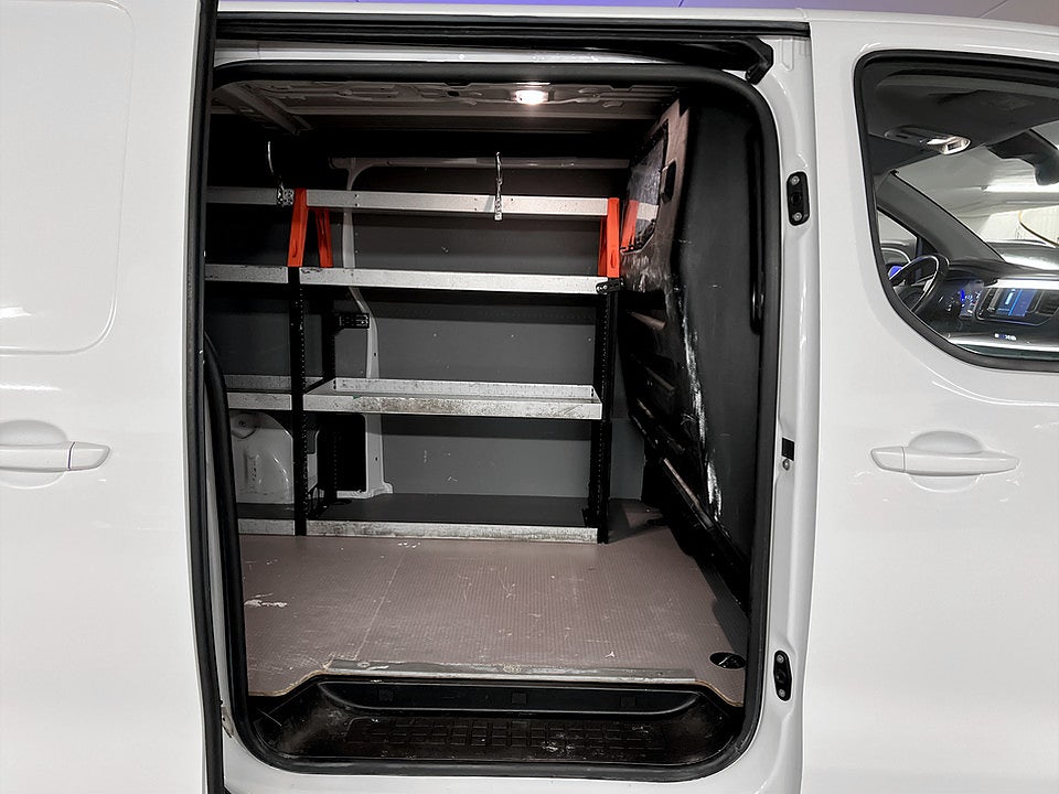 Bild på Peugeot Expert PRO+ 2.0 BlueHDi 180hk Aut L3 DRAG B-KAMERA
