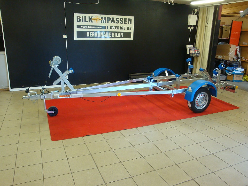 Neptun Navy 750 kg reggad båt trailer  Last vikt 596 KG
