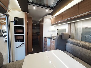Husbil-halvintegrerad Adria Coral 670 DL Axess 8 av 19