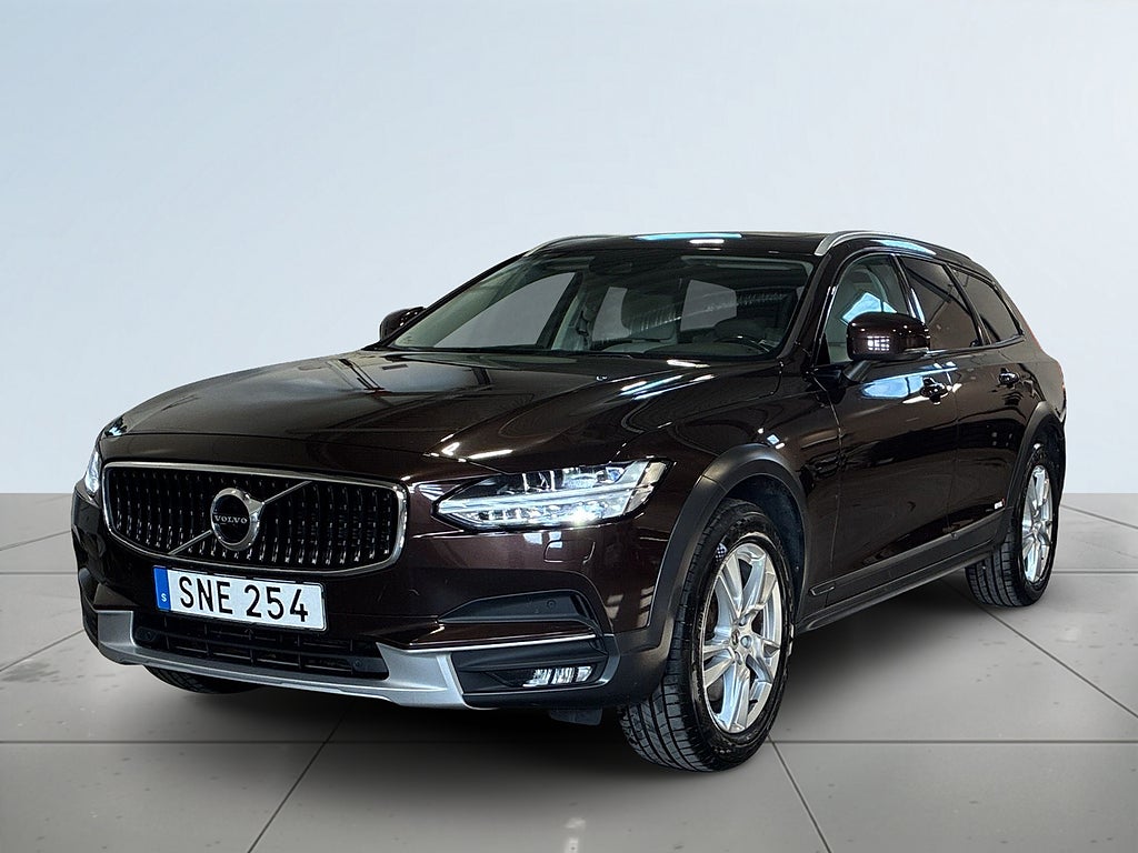 Volvo V90 Cross Country D4 AWD Aut Pro Cockpit HuD Drag Värmare Pano Skinn S&V
